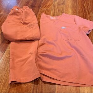 Figs Coral Scrub Set